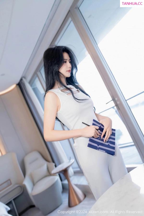 李浅浅  [XiuRen]高清写真图 2024.01.10 No.7937 浅浅Danny 美腿妩媚第14张图片